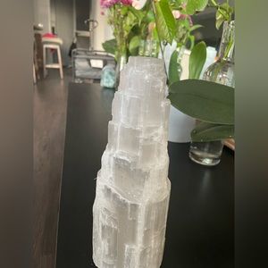 Gorgeous selenite tower in white